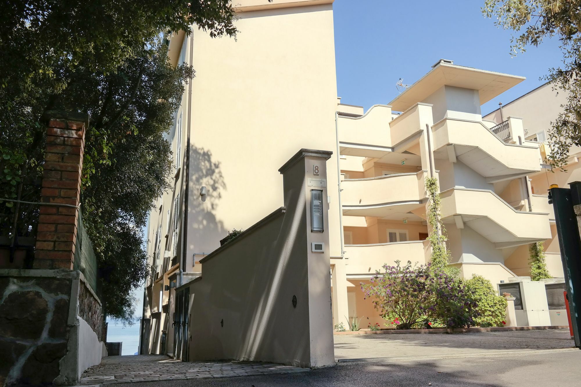 Residence Villa Lo Scoglietto Сан Винченцо Екстериор снимка